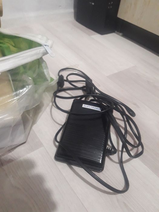 Продам швейную машинку