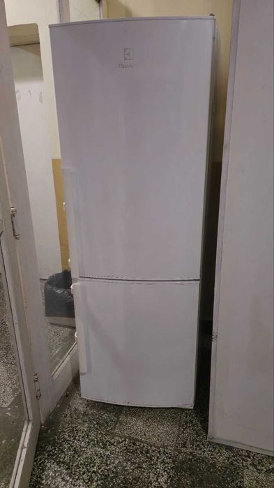 СПЕШНО!!! Хладилник с фризер Electrolux