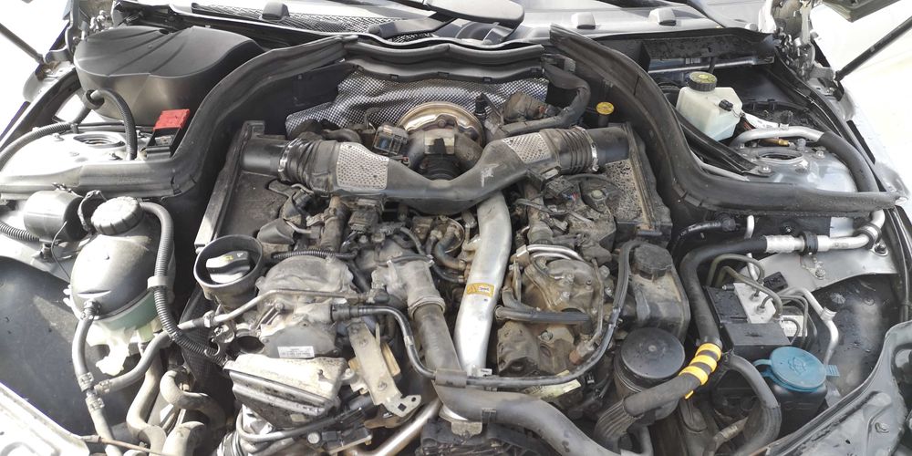 На Части W204 350 CDI 4Matic Avantgarde седан автомат нави Xenon