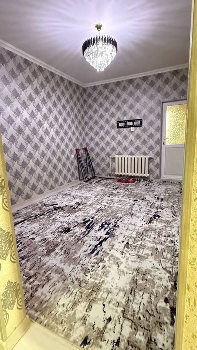 Феруза Продается квартира 2/4/4 балкон 1.5х6