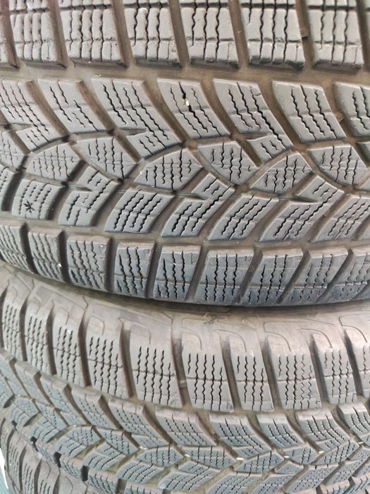 4 бр зимни 215/65/17 Goodyear