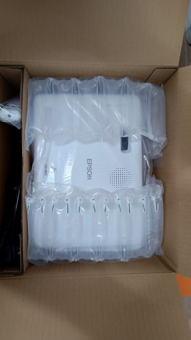 Epson CO-W01 – nou, sigilat, nefolosit – 950 lei
