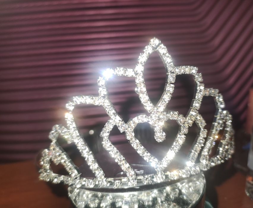 продаю диадему корону