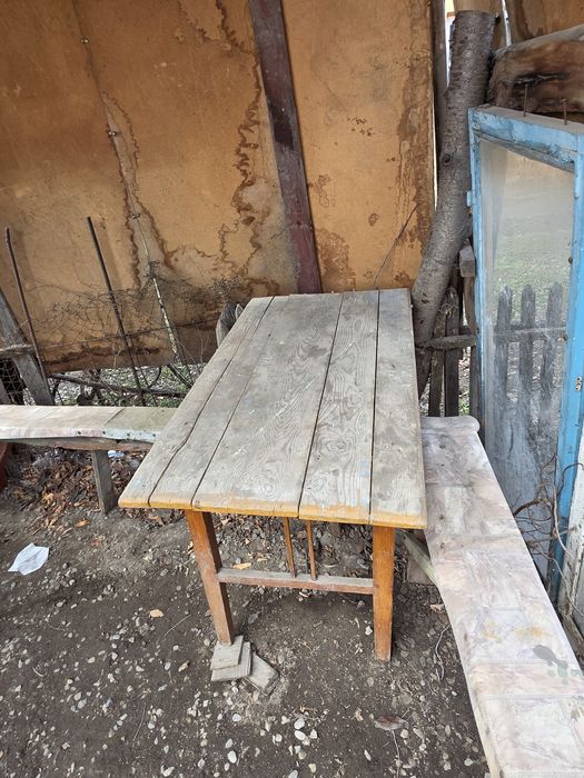 Продам  деревянный стол