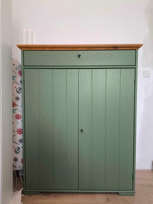 Масивен дървен шкаф/скрин IKEA HURDAL – естествено дърво и ретро стил