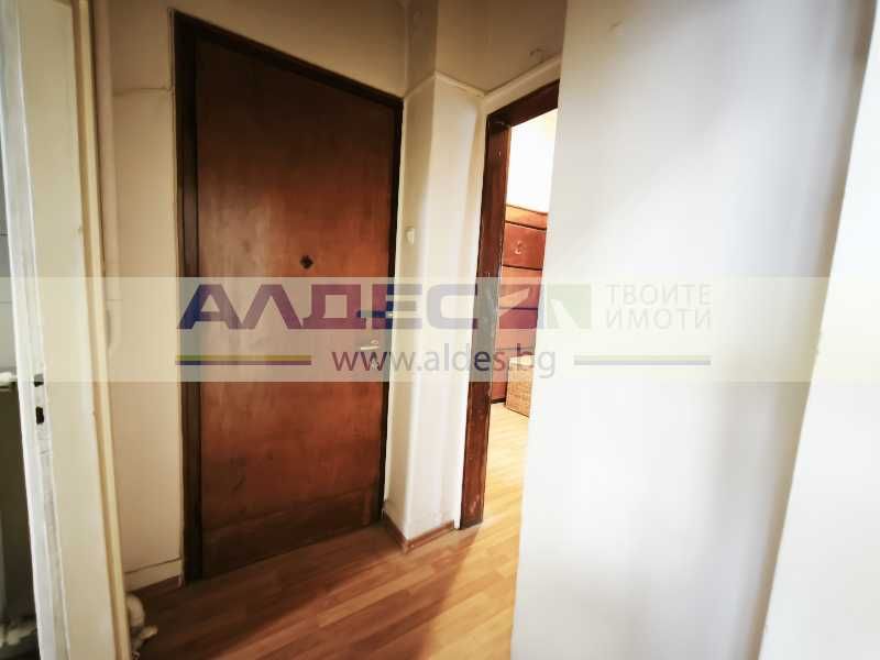 Отдава се тристаен ап. на ул. Славянска!