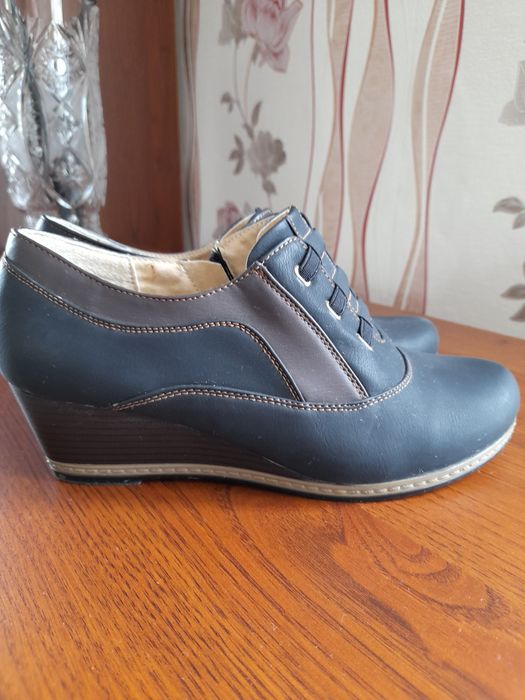 Продаю  обувь женская