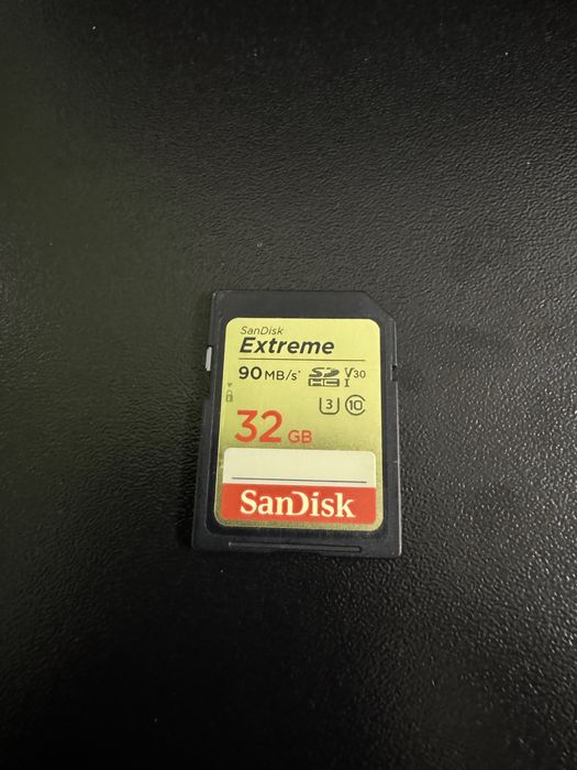 Canon 800d cu obiectiv + Card 32gb + Geanta