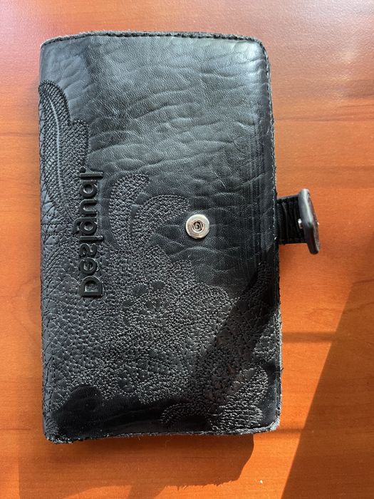 Дамско портмоне Desigual КОЛЕДНА Цена 10лв