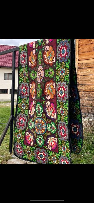 Covor tradițional cu doua fete