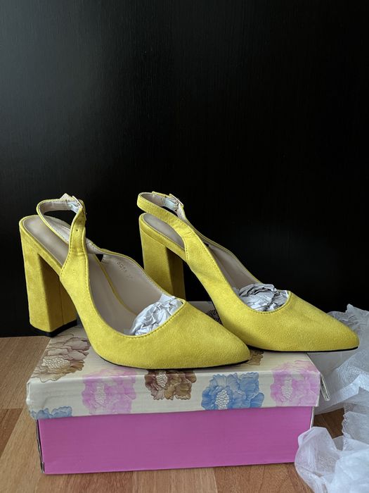 Pantofi galbeni cu toc