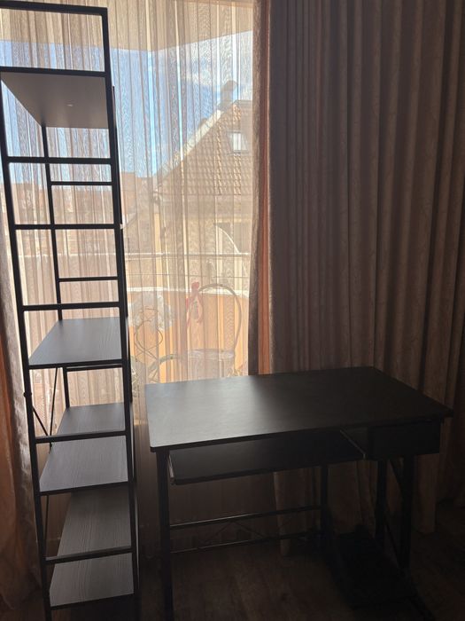 Бюро+етажерка(стилаж)+стойка за лаптоп