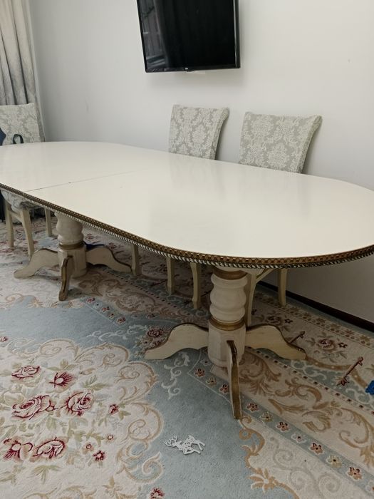 Стол для гостиной