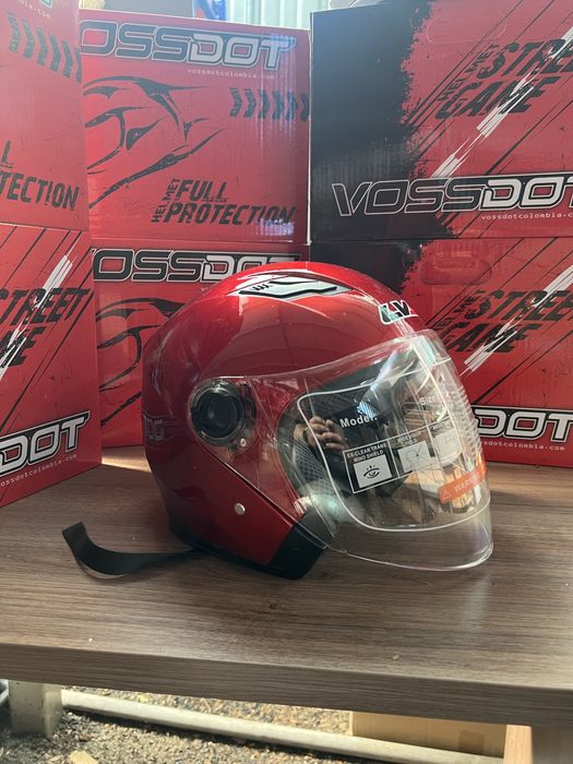 Каскa каски за мотор скутер с очила вградени