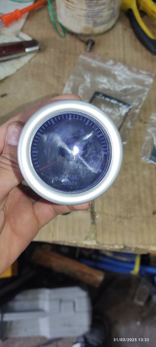 Чисто нов оборотомер за кола със стойка!!