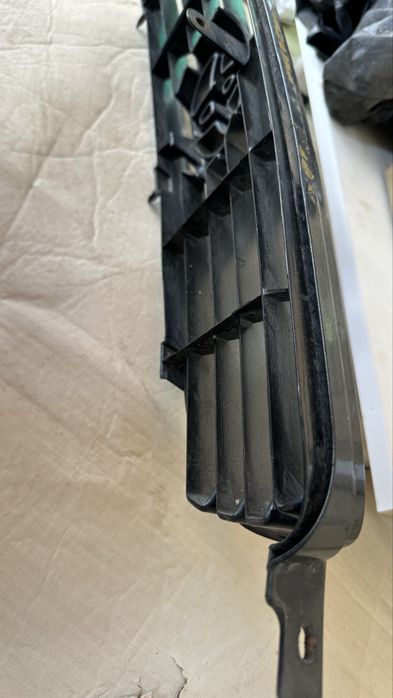 Решетка радиатора Тойота Авенсис