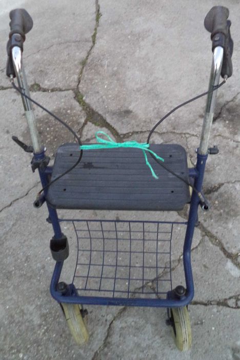 ПРОХОДИЛКА сгъваема с две спирачки