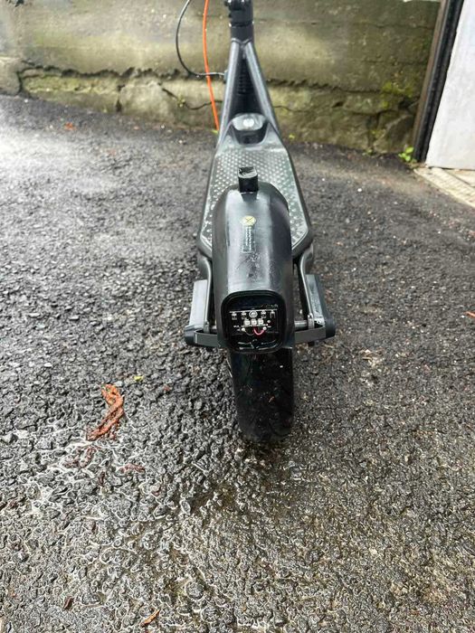 Продавам електрическа тротинетка Ninebot F 2 PRO