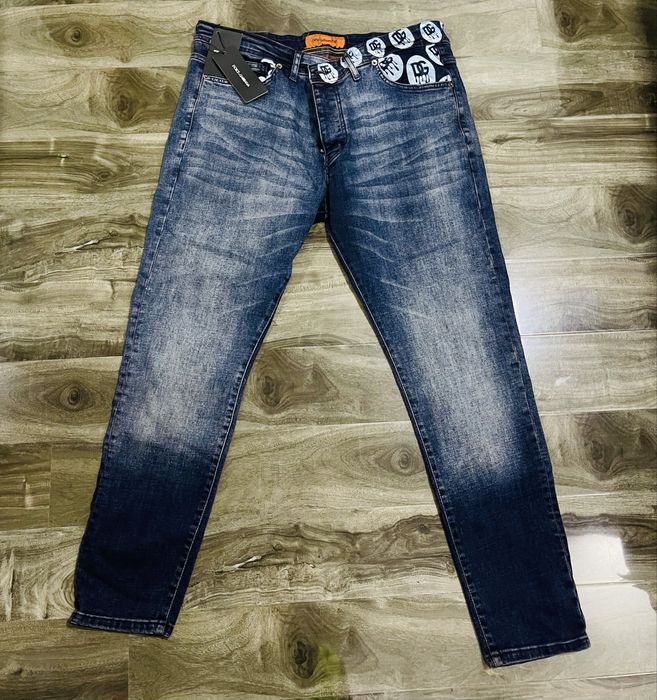 Blugi Bărbați  Măsuri Disponibile 30/31/32/33/34/36/38