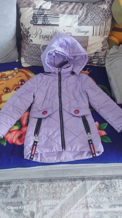 Продам куртку на девочку 5-7 лет