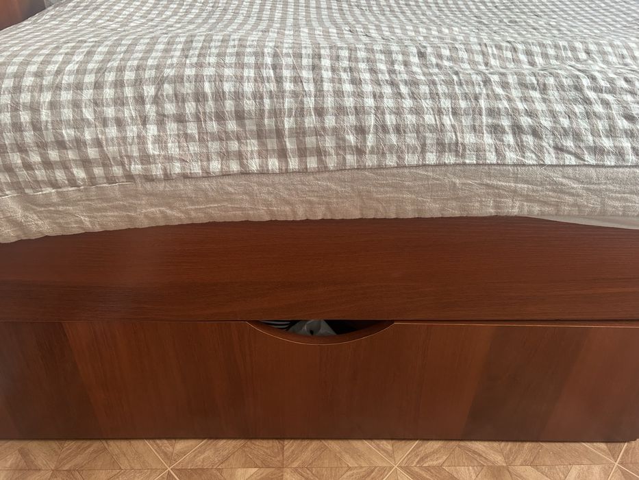 Продам кровать 1,5 спальный.