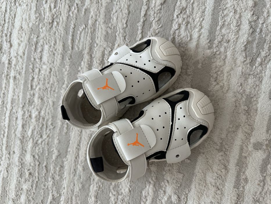 Продам сандали детские