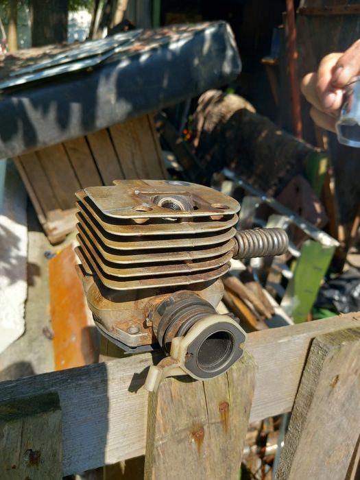 Vând cilindru cu piston de Husqvarna 365