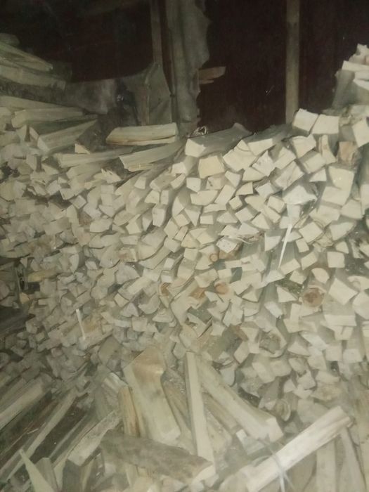 Дрова абсолютно сухая и уголь полные в мешкахНаходимся в центре города