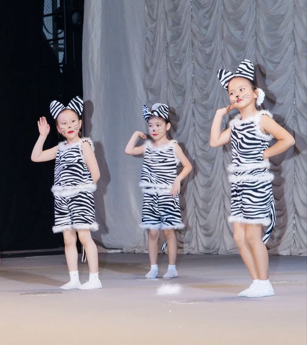 Продаются костюмы