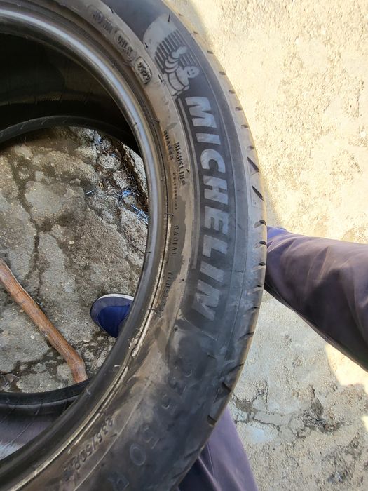2бр 235/50/19 мишелин като Нови!!