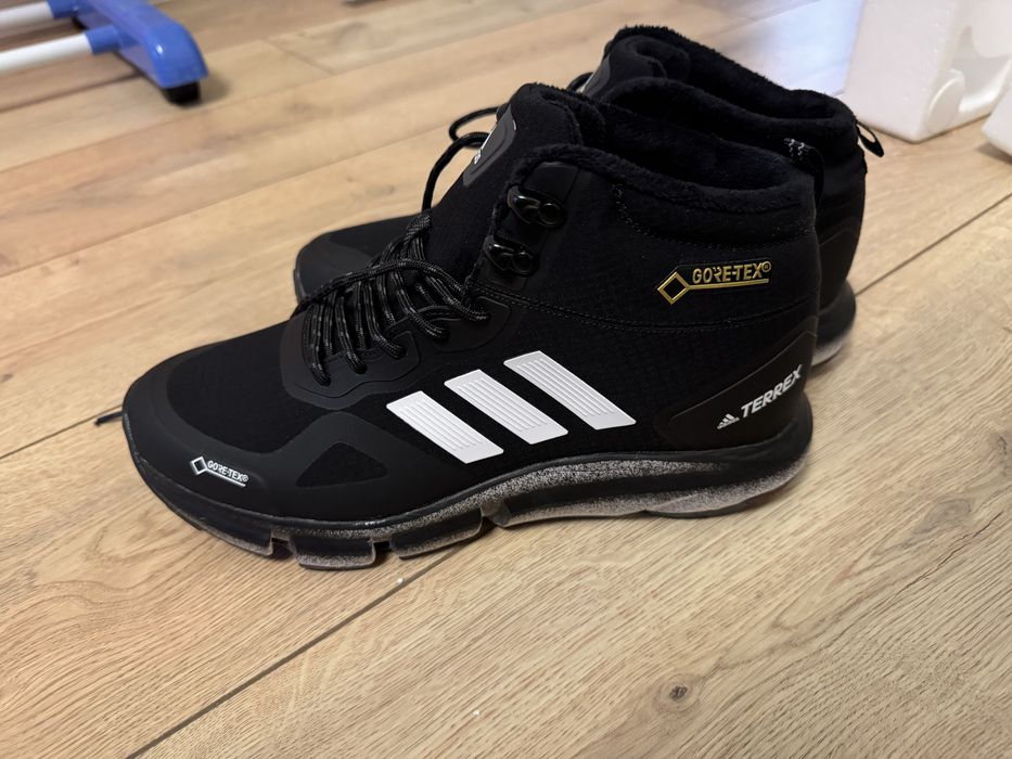 Продам ботинки Adidas