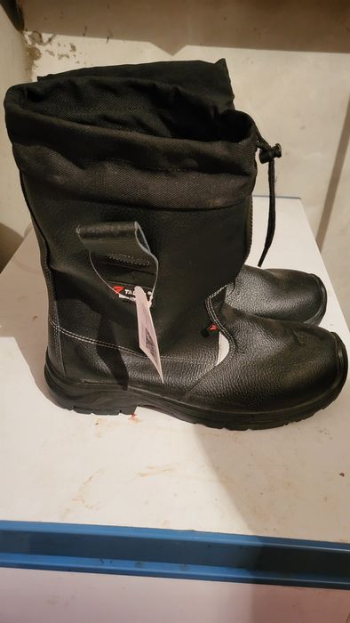 Басы темір етік сатылады