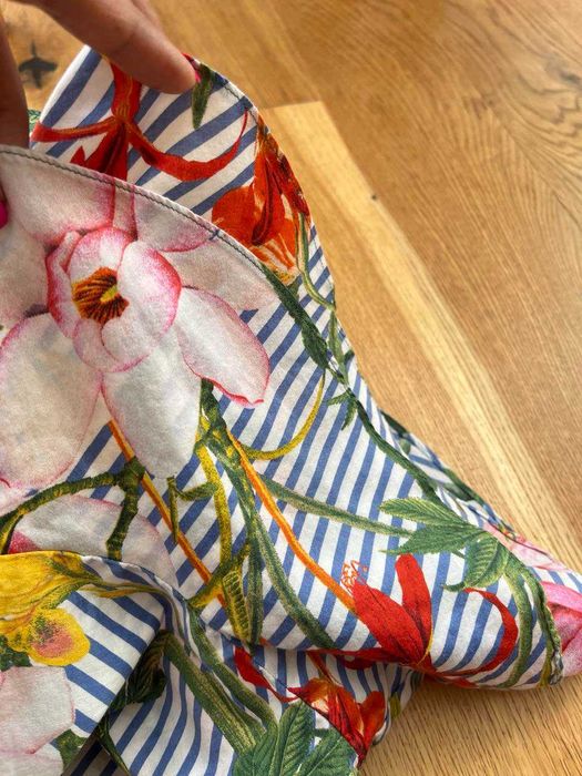 Блуза на цветя ZARA - S размер