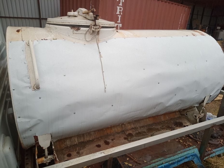 Продается есть две штуки