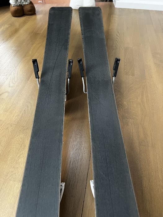 Set Schiuri Atomic 151cm si bețe 115 cm.