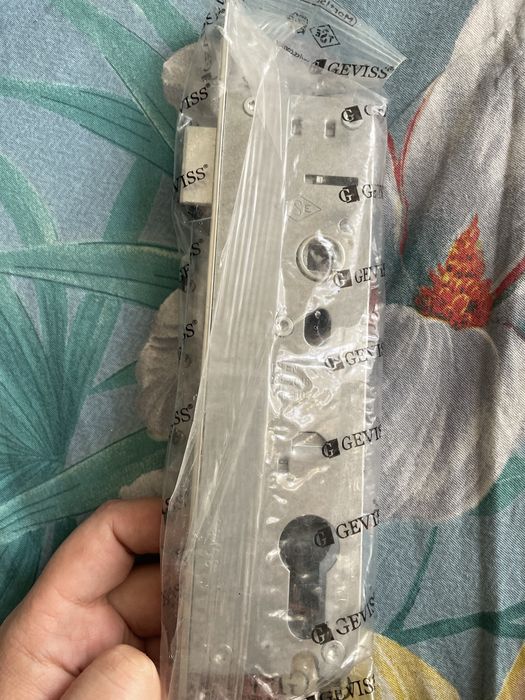 Есіктің замоктары сатылады