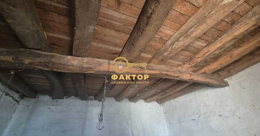 Двуетажна къща в с. Чешнегирово