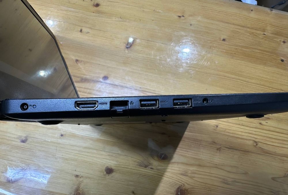 Компактный ноутбук Dell Vostro