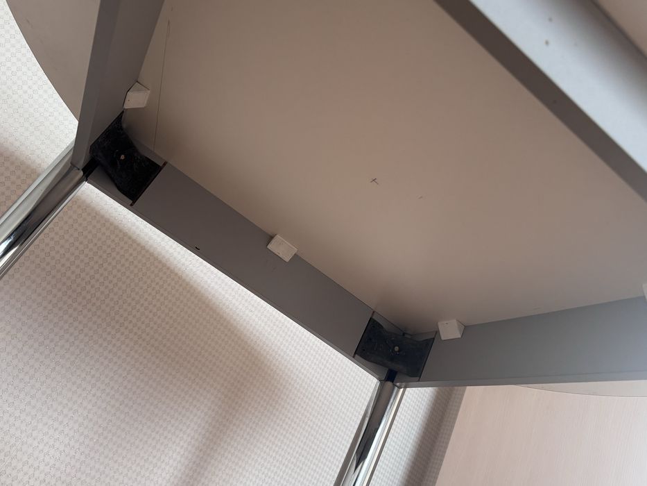 Стол стеклянный, торг есть