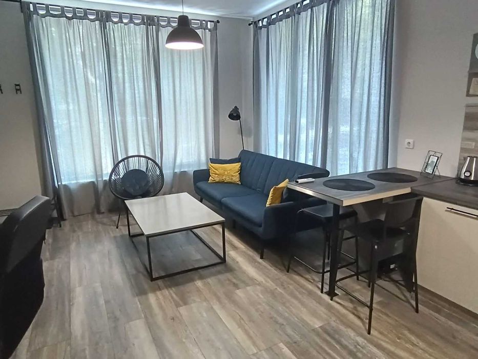 Дава се под наем Двустаен апартамент в Варна, Център - 55 кв.м за 408 € - Снимка #2