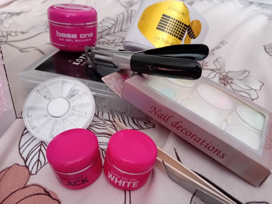 De vânzare!! Lampa unghii              Pret:450