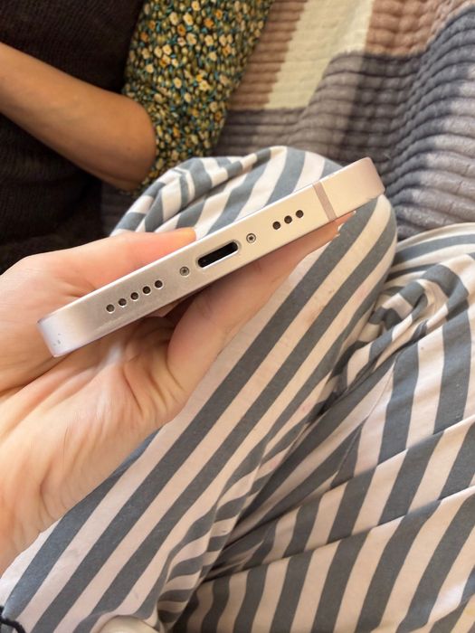 Продам iPhone 13