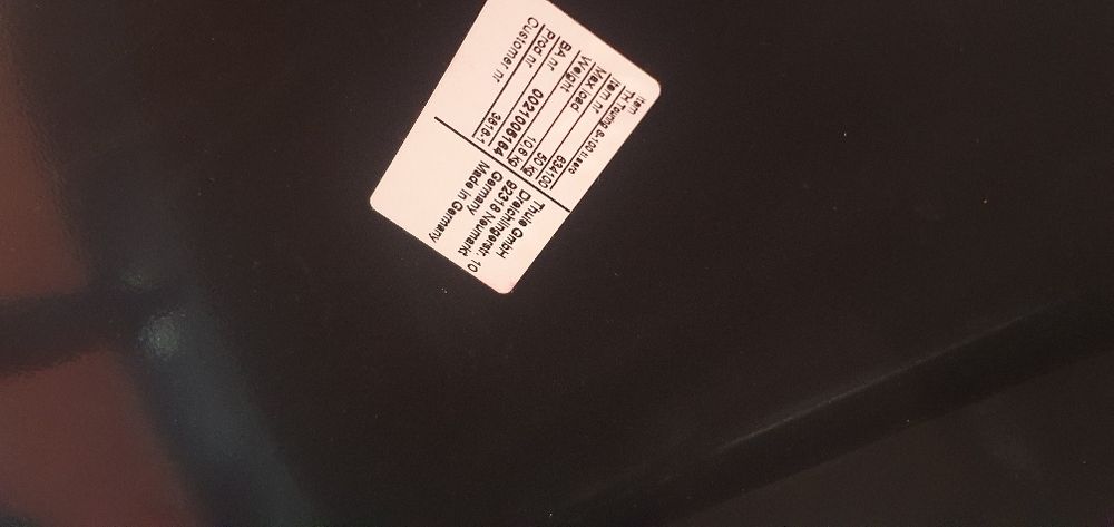 Thule Box Sweden S 420l, este ca Nou, se Vinde cu tot cu Bari.