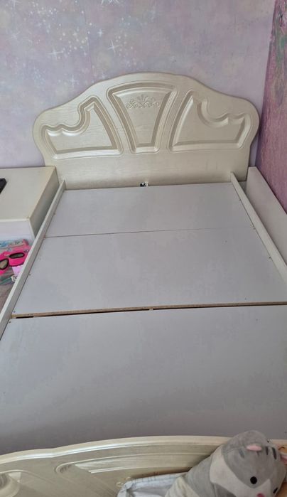 Продам кровать б/у с матрасом
