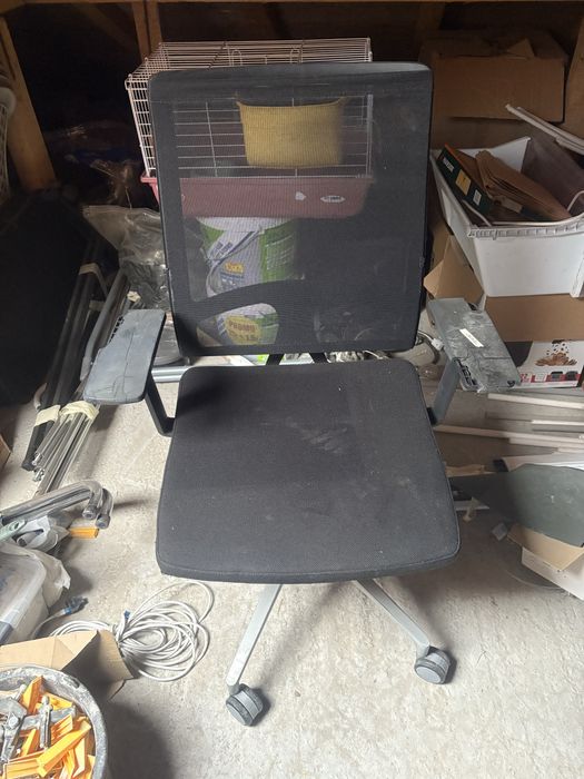 Vand scaune de birou