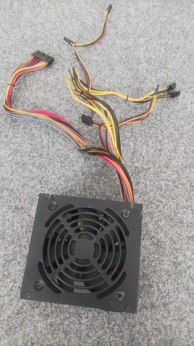 Продается современный блок питания Aerocool VX-350