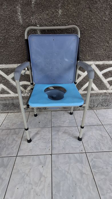 Санитарный стул туалет