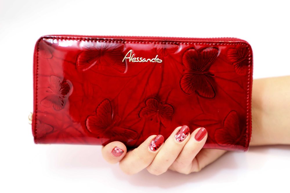 Страхотни червени дамски портмонета, естествена кожа.