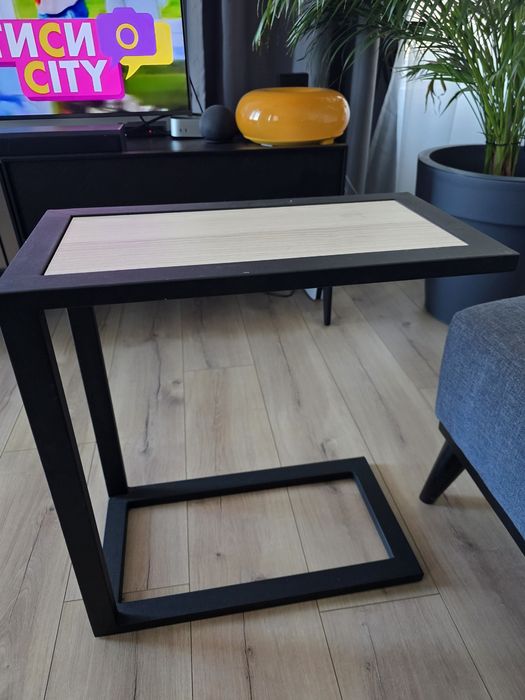 Помощна масичка.