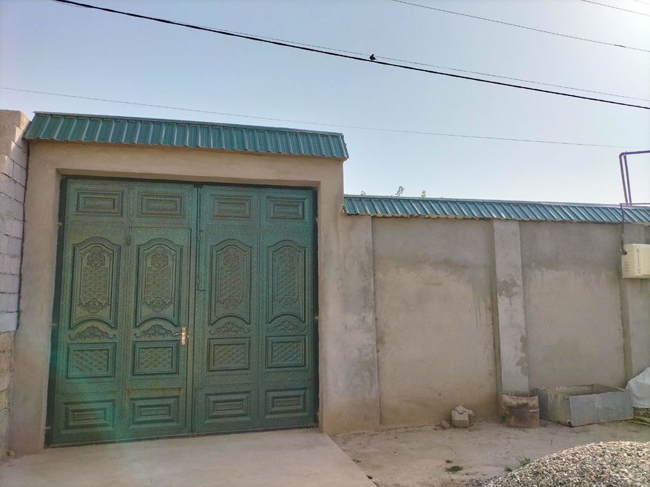 6 sotix holi sotiladi